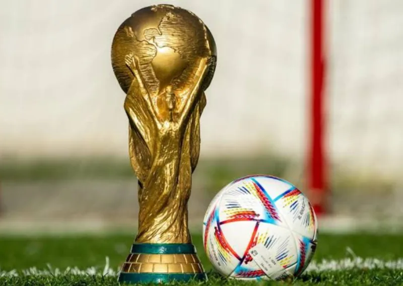 Cúp vàng FIFA World Cup là biểu tượng danh giá của bóng đá thế giới, kế nhiệm chiếc Jules Rimet Trophy từ năm 1974.
